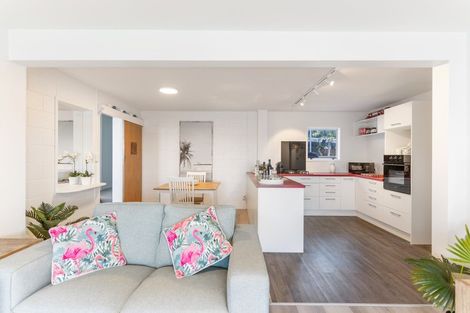 Photo of property in 4 Melandra Road, Stanmore Bay, Whangaparaoa, 0932