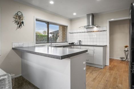 Photo of property in 30a Grove Road, Papakura, 2110