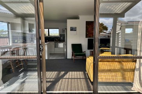 Photo of property in 8 Roseneath Place, Birkdale, Auckland, 0626