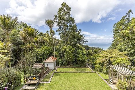 Photo of property in 46 Otitori Bay Road, Titirangi, Auckland, 0604