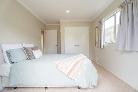 Photo of property in 5 Pohutukawa Grove, Titahi Bay, Porirua, 5022