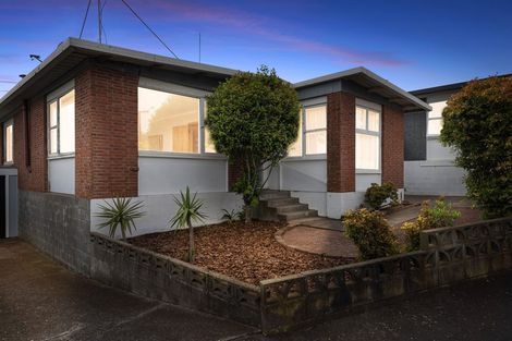 Photo of property in 3 Paynters Avenue, Strandon, New Plymouth, 4312