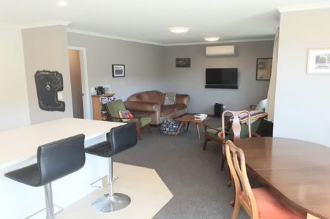 Photo of property in 10 Larsen Crescent, Tawa, Wellington, 5028