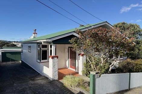 Photo of property in 2 Westland Road, Mount Cook, Wellington, 6021