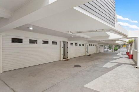 Photo of property in 2/6 Marine Parade, Mount Maunganui, 3116