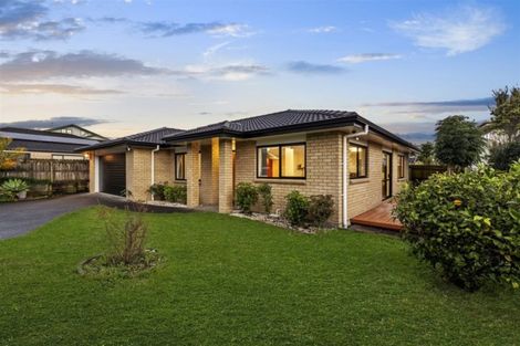 Photo of property in 10 Bokeen Lane, Flat Bush, Auckland, 2019