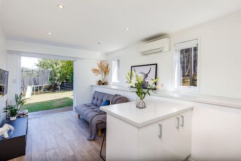 Photo of property in 1/2 Intrepid Place, Torbay, Auckland, 0630