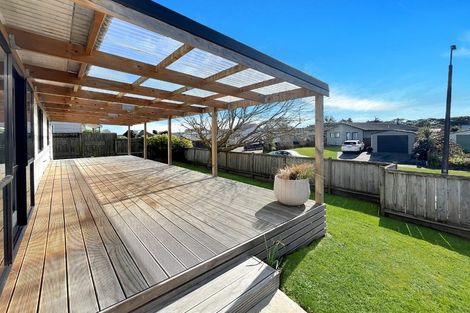 Photo of property in 27 Tiller Close, Kelvin Grove, Palmerston North, 4414