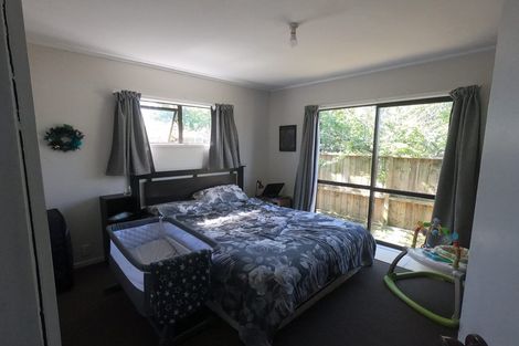 Photo of property in 17a Riserra Drive, Ranui, Auckland, 0612