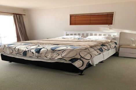 Photo of property in 8 Newinn Crescent, East Tamaki Heights, Auckland, 2016