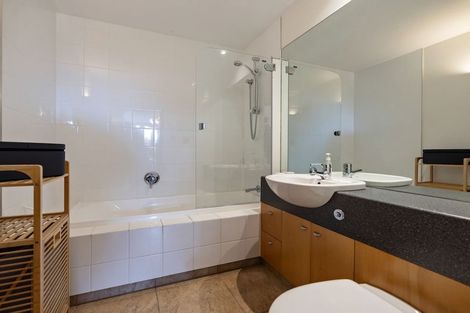 Photo of property in Rahiri Apartments, 2/23 Adelaide Street, Queenstown, 9300