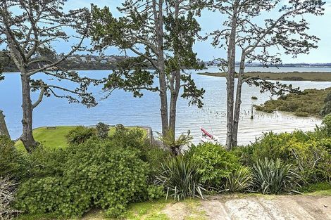 Photo of property in 9 Chapman Road, Te Atatu Peninsula, Auckland, 0610