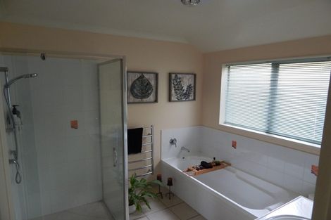 Photo of property in 15 Reidy Place, Pukekohe, 2120