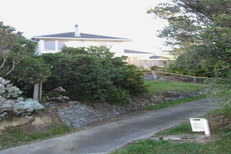 Photo of property in 32 Lyndfield Lane, Newlands, Wellington, 6037