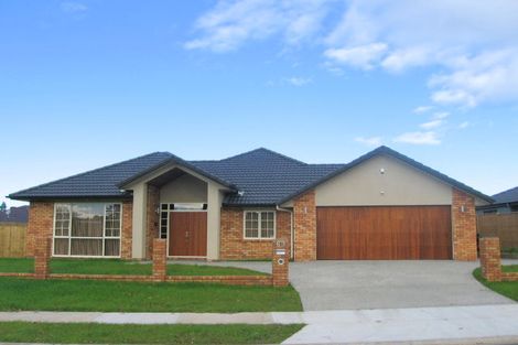 Photo of property in 63 Sapperton Drive, Henderson, Auckland, 0612