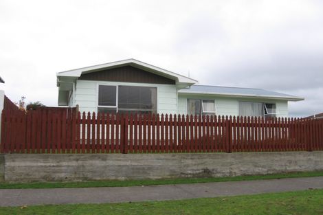 Photo of property in 6 Hillcrest Drive, Kelvin Grove, Palmerston North, 4414