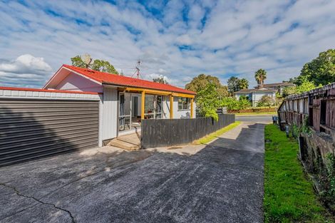Photo of property in 1/26 Kemp Road, Massey, Auckland, 0614
