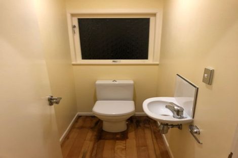 Photo of property in 2/26 Coroglen Avenue, Birkenhead, Auckland, 0626