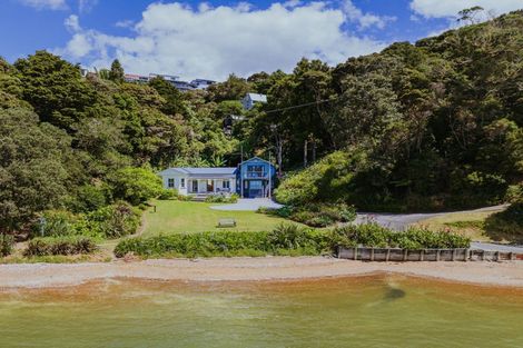 Photo of property in 16 Creswell Street, Opua, 0200