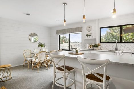 Photo of property in 2/21 Tahu Crescent, Sunnynook, Auckland, 0620