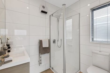 Photo of property in 16 Pepene Avenue, Takanini, 2112