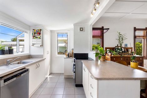 Photo of property in 10 Creagh Street, Te Awa, Napier, 4110