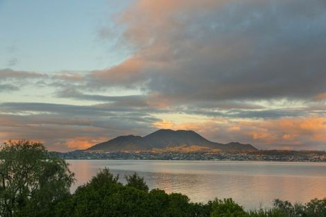 Photo of property in 809 Acacia Bay Road, Acacia Bay, Taupo, 3330