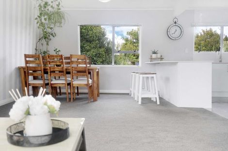 Photo of property in 22 Fernleigh Avenue, Waiuku, 2123