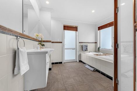 Photo of property in 66 Shelter Drive, Greenhithe, Auckland, 0632