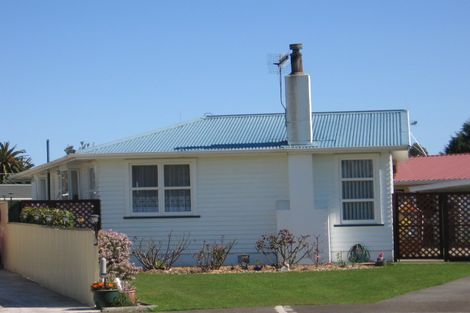 Photo of property in 13 Mark Perreau Place, Foxton, 4814