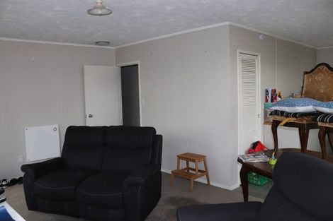 Photo of property in 2/199 Henderson Valley Road, Henderson, Auckland, 0612