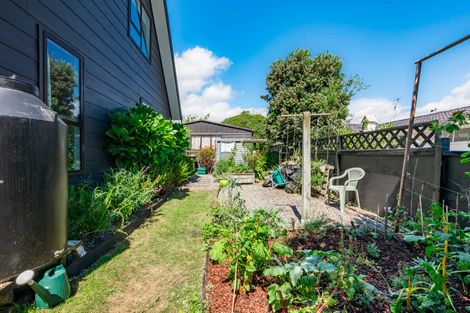 Photo of property in 10 Kanawa Street, Waikanae, 5036