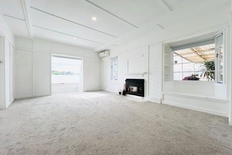 Photo of property in 279 Massey Road, Mangere East, Auckland, 2024