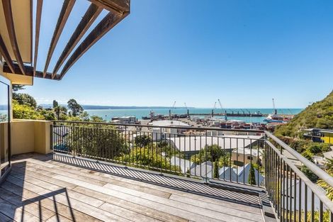 Photo of property in 4 Karaka Road, Bluff Hill, Napier, 4110