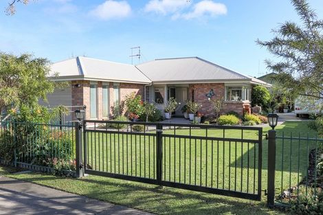 Photo of property in 19 Edgewater Grove, Whakatane, 3120
