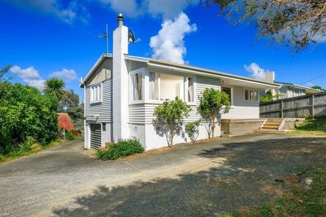 Photo of property in 962 East Coast Road, Northcross, Auckland, 0632
