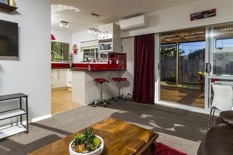 Photo of property in 1/65 High Road, Glenfield, Auckland, 0629