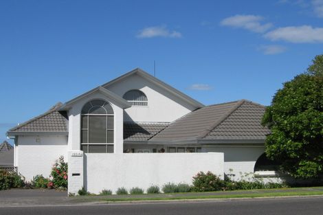 Photo of property in 1/195 East Coast Road, Castor Bay, Auckland, 0620