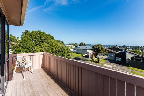 Photo of property in 11 Cleat Street, Whitby, Porirua, 5024