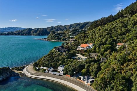 Photo of property in 5 Rangiuru Road, Mahina Bay, Lower Hutt, 5013