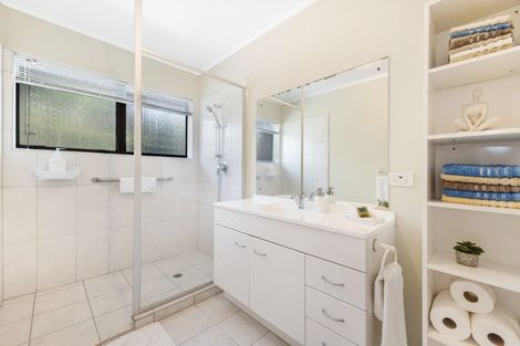 Photo of property in 2/42 Cromdale Avenue, Highland Park, Auckland, 2010