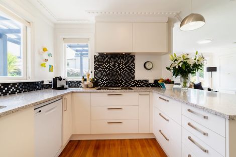 Photo of property in 10 Cliffs Road, Saint Clair, Dunedin, 9012