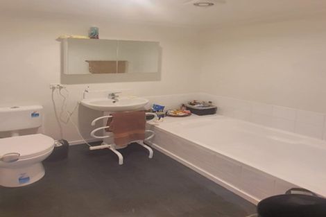 Photo of property in 4/49 Henderson Valley Road, Henderson, Auckland, 0612