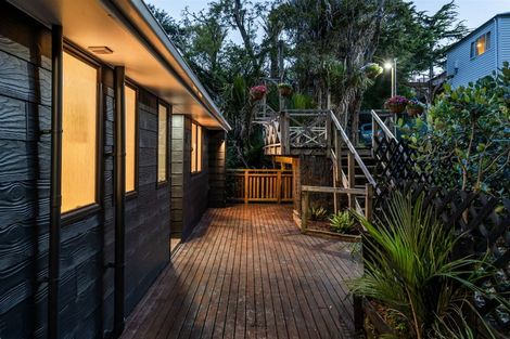 Photo of property in 2 Hiwihau Place, Glenfield, Auckland, 0629