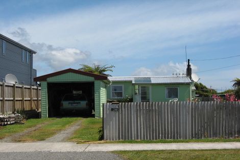 Photo of property in 28 Coates Street, Westport, 7825