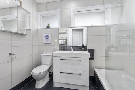 Photo of property in 1 Sydenham Street, Northland, Wellington, 6012