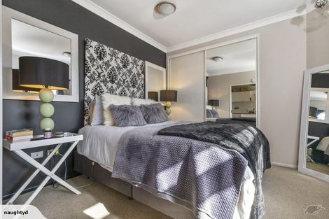 Photo of property in 21a Madison Place, Forrest Hill, Auckland, 0620