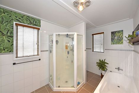 Photo of property in 16 Steadman Road, Broomfield, Christchurch, 8042