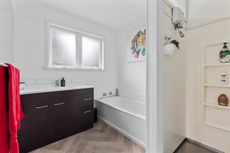 Photo of property in 19 Kelkirk Street, Kelston, Auckland, 0602
