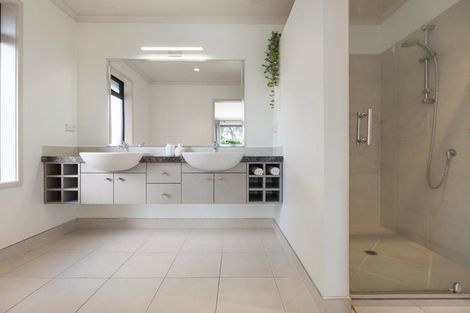 Photo of property in 28 Somerton Drive, Huntington, Hamilton, 3210